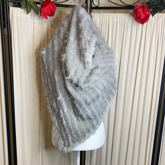 OSFM- FUR GRAY & BLUE FUZZY KINTED PONCHO OR SHRUG - Picture 11 of 11